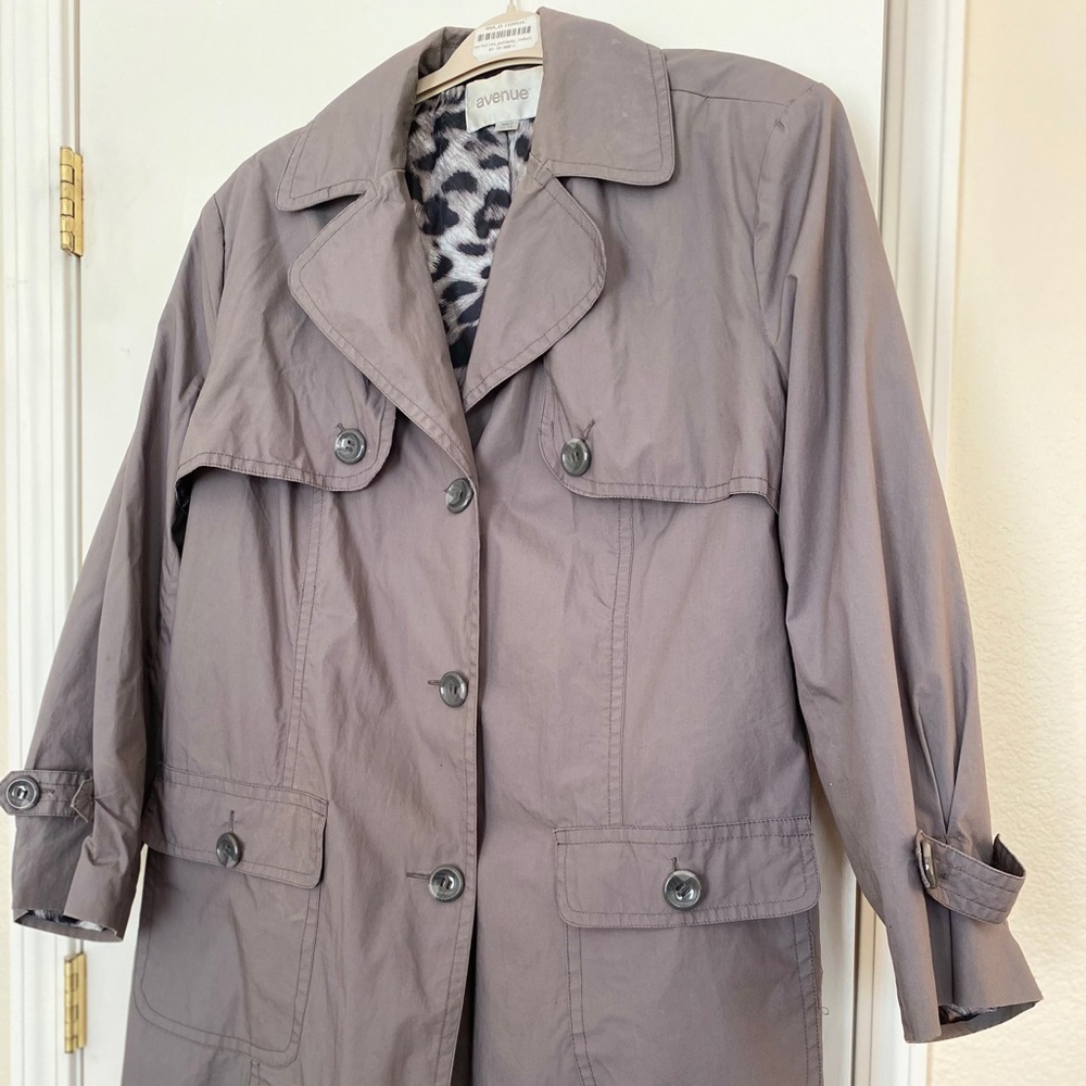 Grey Trench Coat - Avenue - Leopard lining (26/28)
